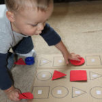 ダンボールで出来るシンプルな子供の遊び!これで今日も1日楽しく。