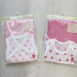 ユニクロベビー服のサイズ感検証。悩んだ末に両方買ってみました。