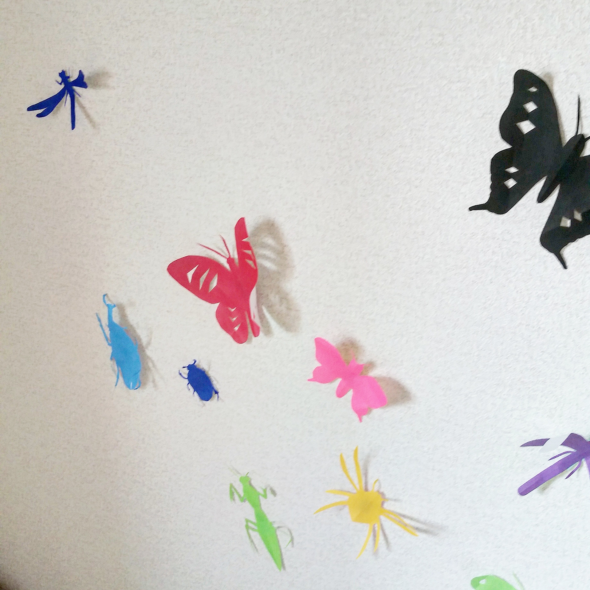 折り紙の切り絵でカラフル昆虫づくり 元にゃーごの育児生活